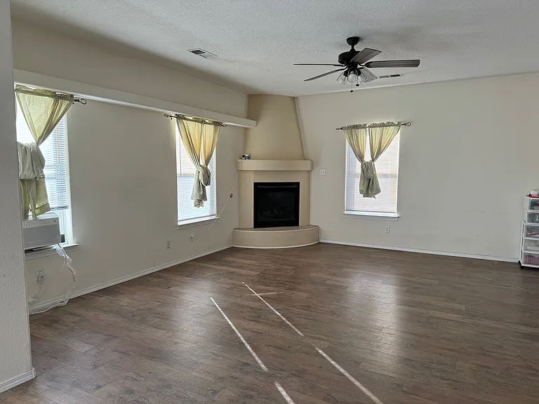 7500 Eagle Crest Ave NE — Photo 3
