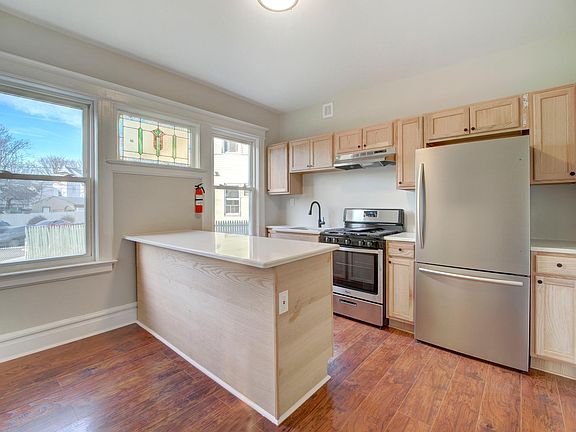 2nd image of 29 Valley St Floor 1