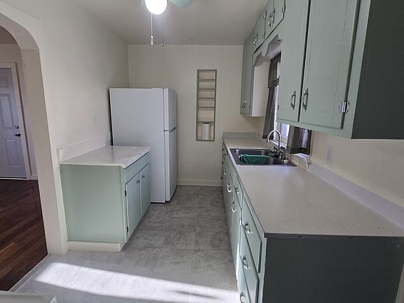5th image of 1013 E Adams Ave #2