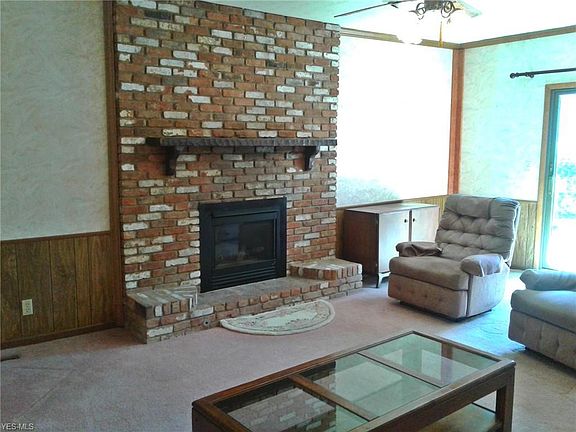 5th image of 26412 Leslie Ave