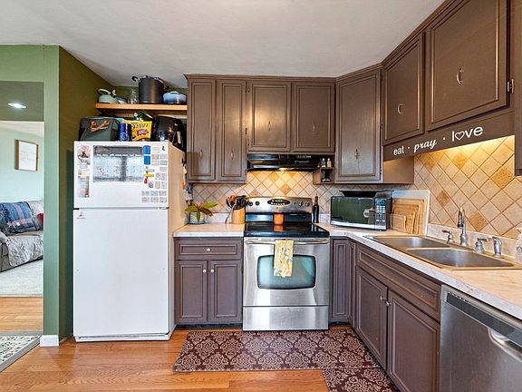 4th image of 2220 S Earl Ave