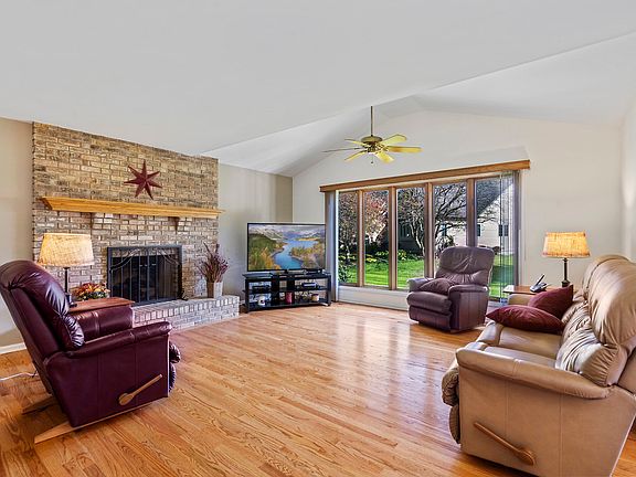 4th image of 416 Knights Bridge Ct