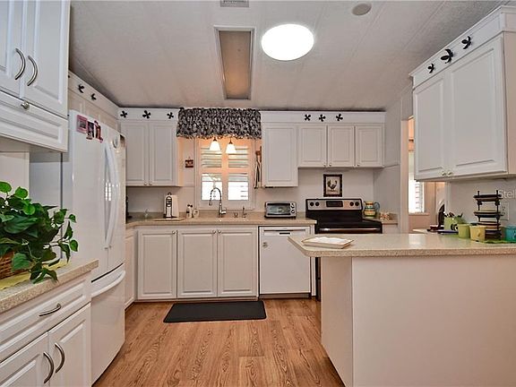 4th image of 202 Squire Ct #202