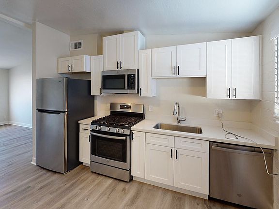 4th image of 1011 E Amelia Ave #3
