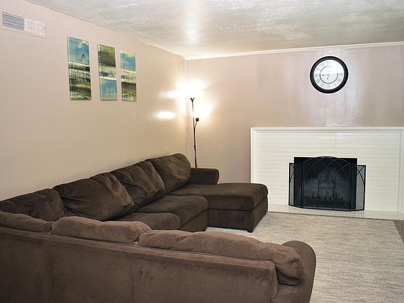 3rd image of 6531 N Alexandria Pl