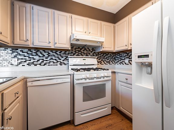4th image of 215 Wethington Dr