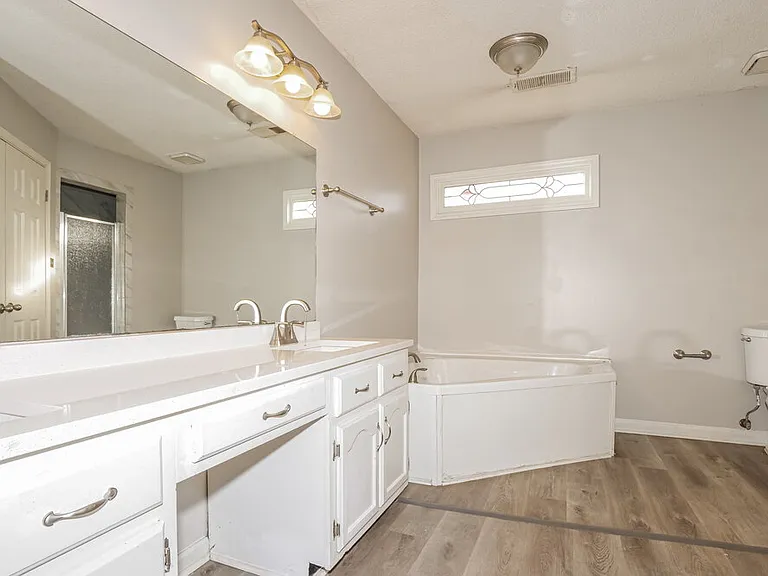 329 Locust Grove Dr — Photo 12
