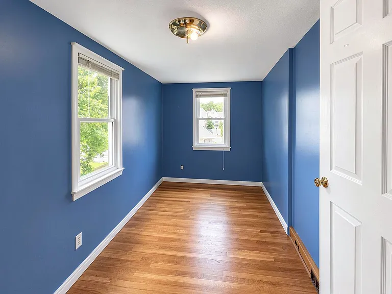 76 Pleasant St — Photo 11