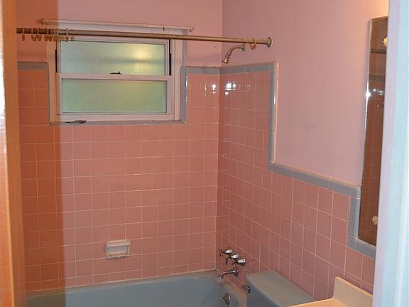 3rd image of 6581 Golfway Dr