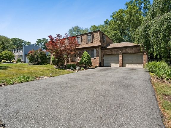 2nd image of 39 Robin Hood Way