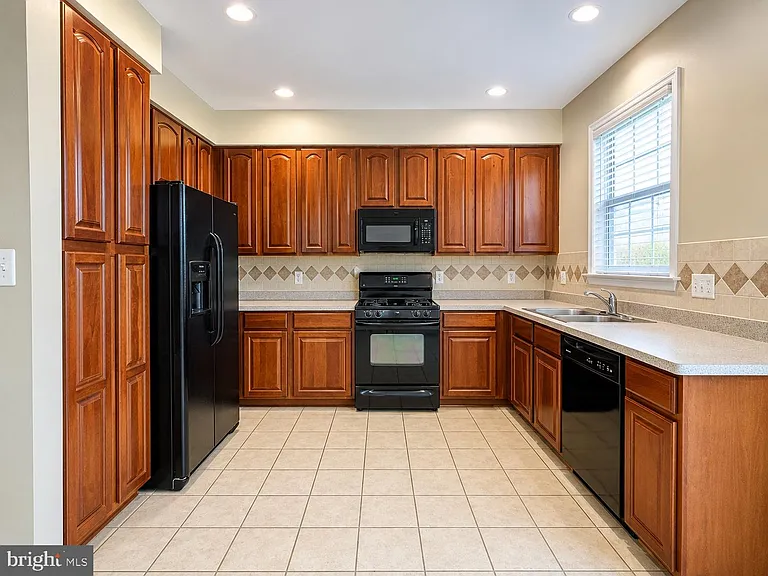 6065 Ticket Way — Photo 6