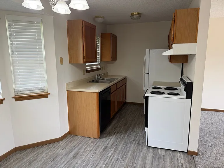 805 Clark St — Photo 2