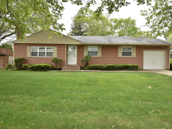 10 Arleen Avenue, Holbrook, NY 11741