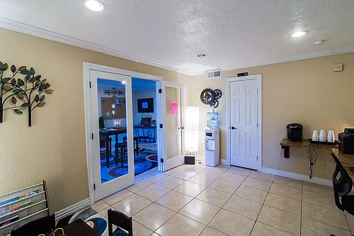 Northlake Manor Apartments Photo 1