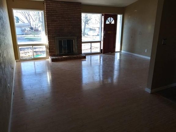 5th image of 390 Allen Dr