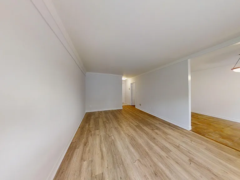 10 Bergamot Ave — Photo 3