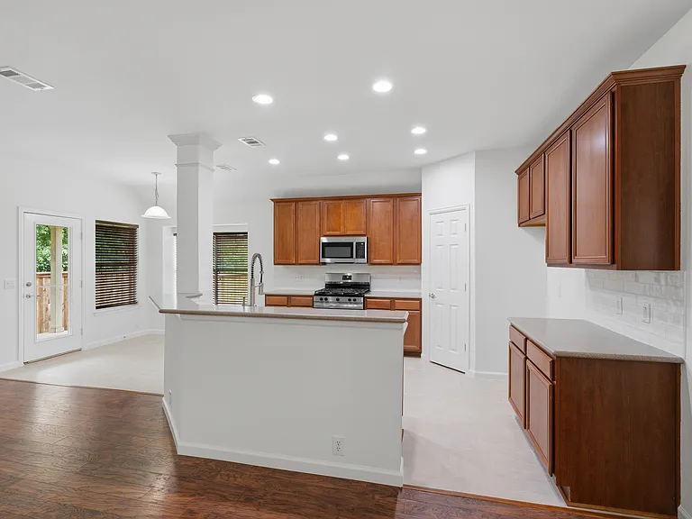 4529 Sheldon Trl — Photo 4