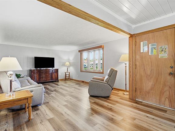 5th image of 533 Park St