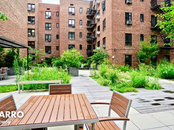 14 Bogardus Place image 9 of 17