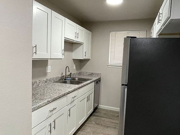 2nd image of 1137 Cree Dr #2