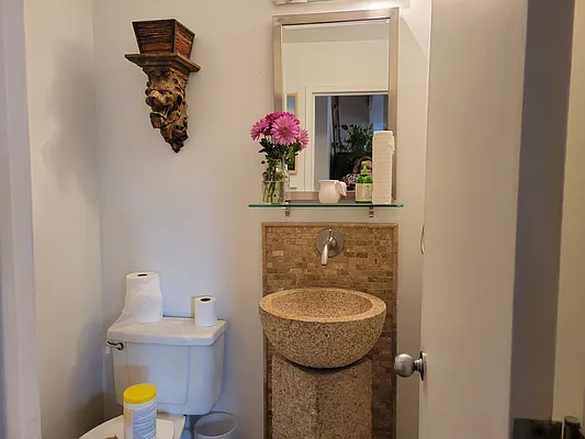 Rented by Chartwell Manhattan Realty | media 38