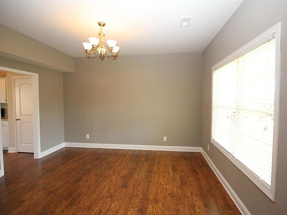 3rd image of 1405 Orchard Dr