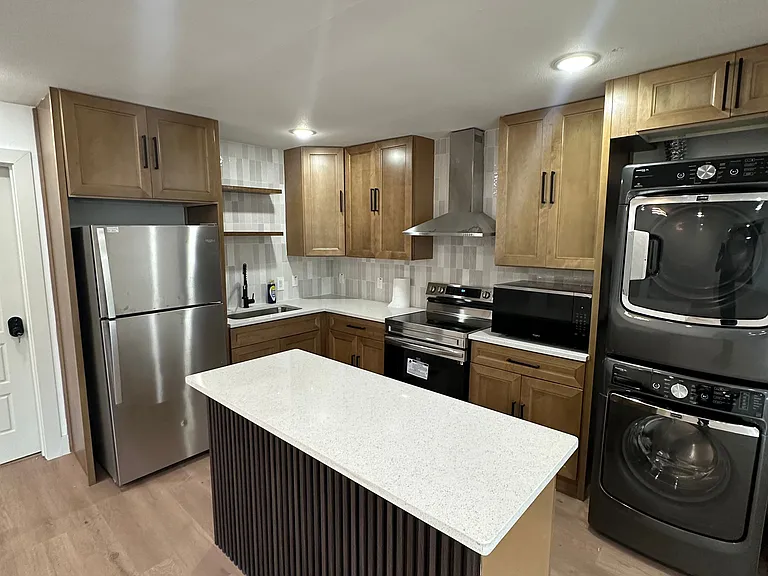 1219 Adelaide Dr — Photo 7