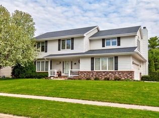 8003 Sutton Dr, Urbandale, IA 50322