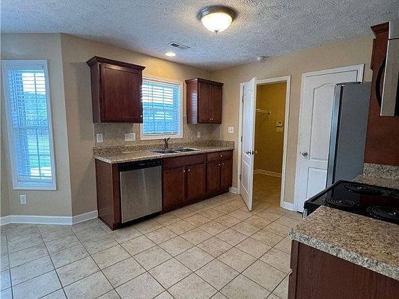 5th image of 133 Collinwood Dr