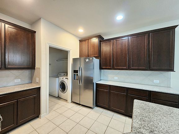 4th image of 4816 Bridgewater St