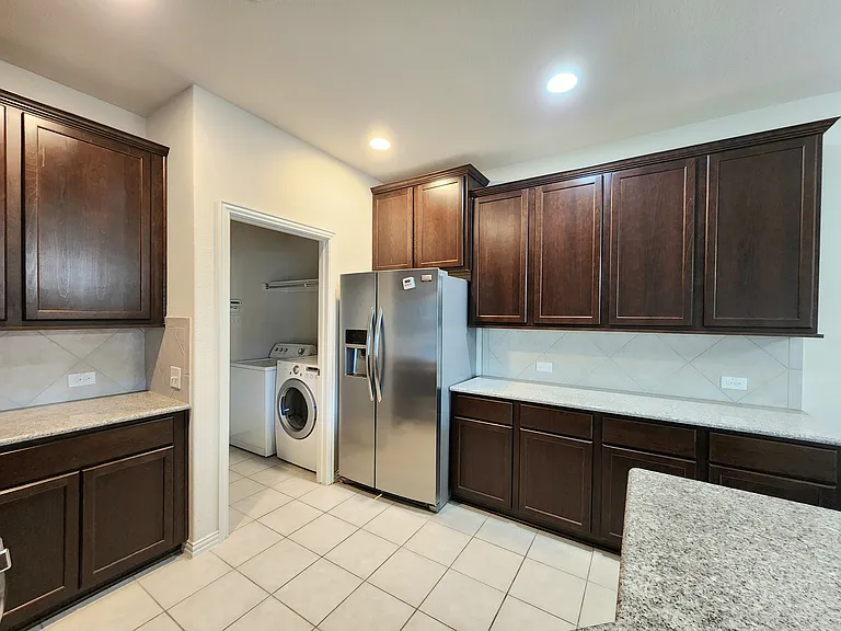 4816 Bridgewater St — Photo 4