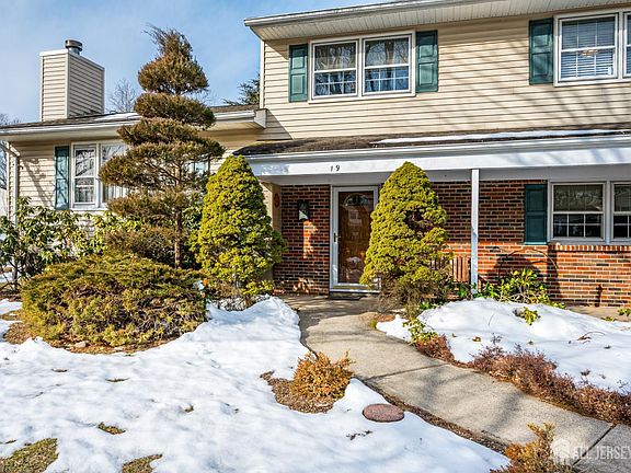 5th image of 19 Annette Dr