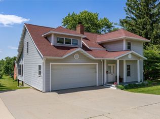 215 10th Ave SW, Mount Vernon, IA 52314