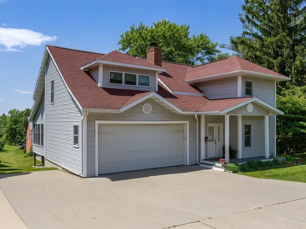 215 10th Ave SW, Mount Vernon, IA 52314