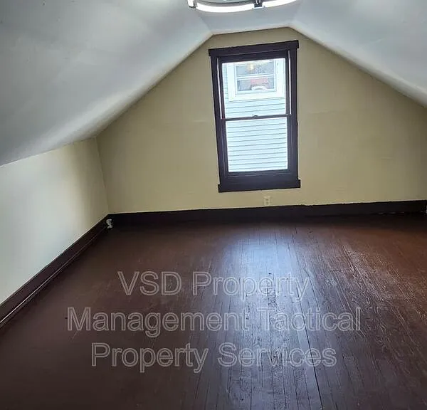 860 Clarence Rd — Photo 6