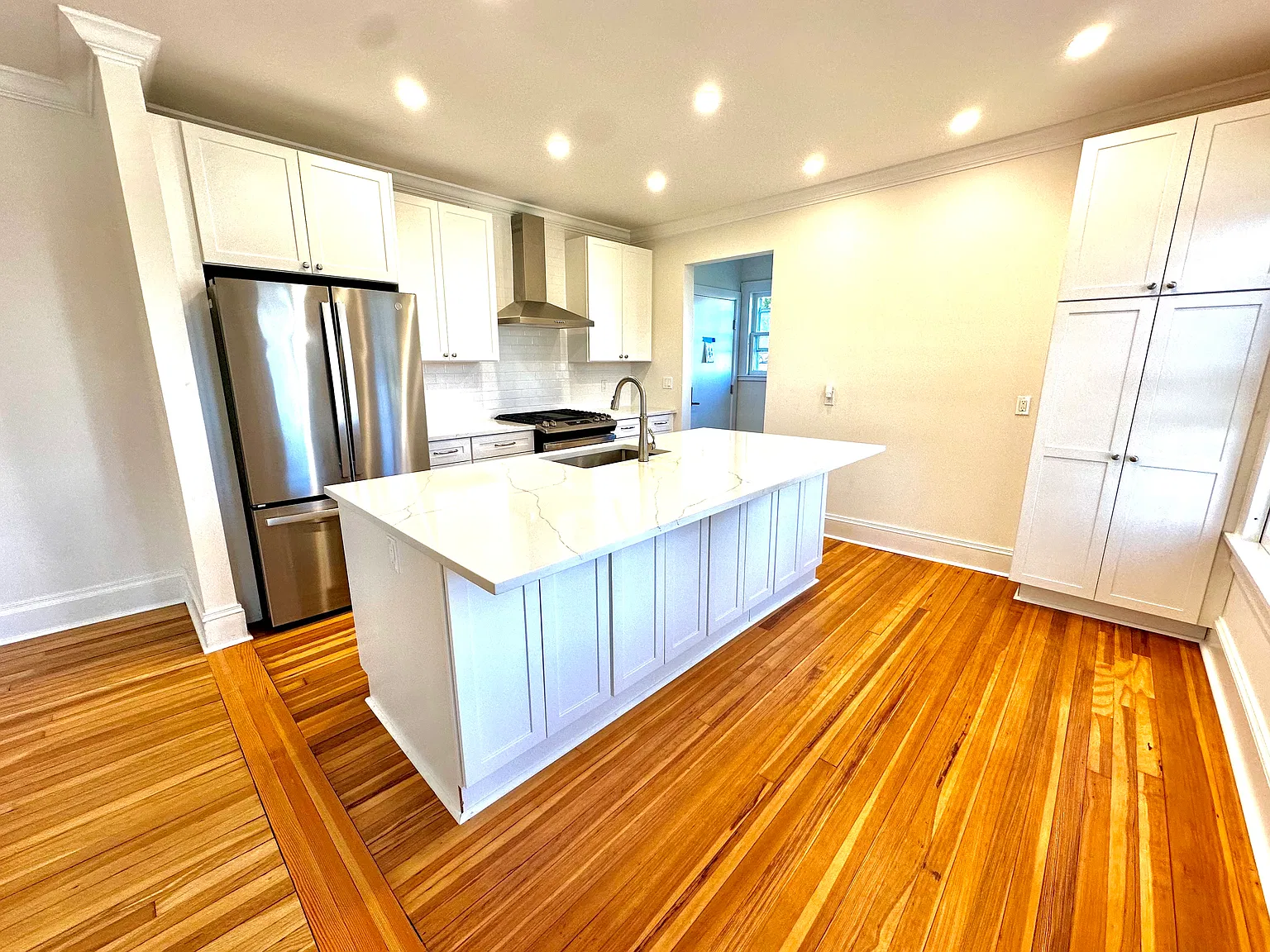 3 bed, 1414 sqft, $3,650 — Photo 2