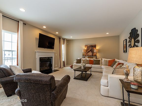 5th image of 3300 Monterey Ln