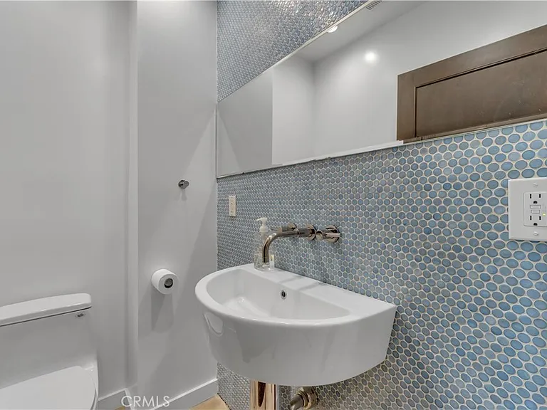 4925 Nagle Ave — Photo 28