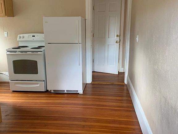 3rd image of 1536 Douglas Ave Floor 2