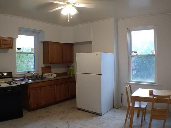 Eat-in kitchen