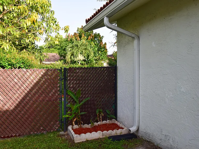 1520 NW 97th Ave — Photo 5