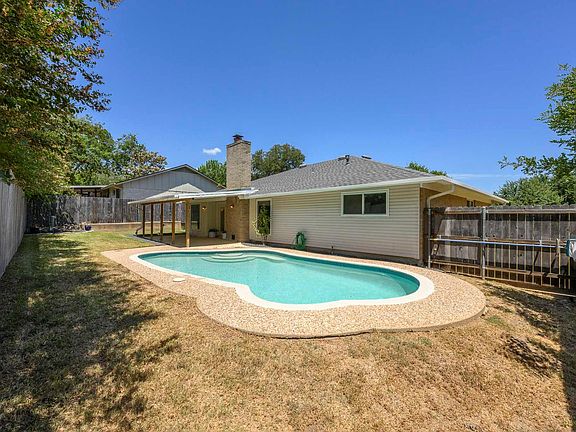 2nd image of 2717 Charlesworth Dr