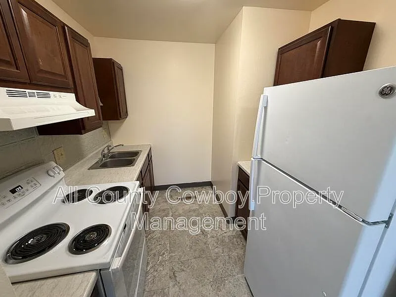 2 bed, 1.0 bath, $1,350 — Photo 4