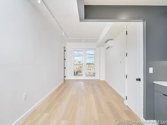 2nd image of 931 Carroll St #C1514