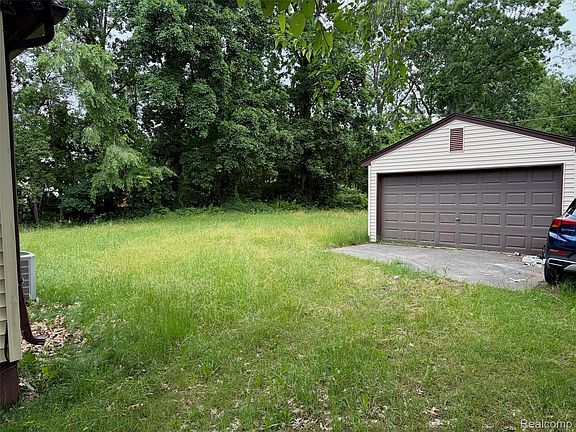 5th image of 718 W Baker Rd