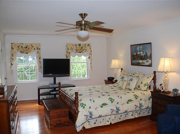 3rd image of 3606 Westchester Ct
