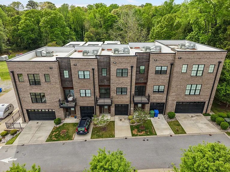 210 Asher Springs Cir — Photo 3