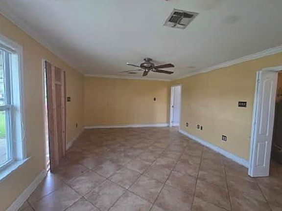 4th image of 936 Oak Ave