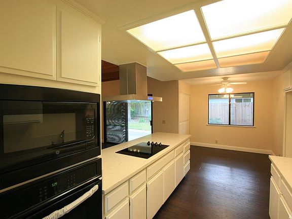 2nd image of 1601 Presidio Way