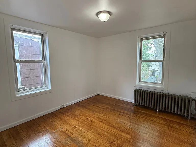 933 Beatty St — Photo 13